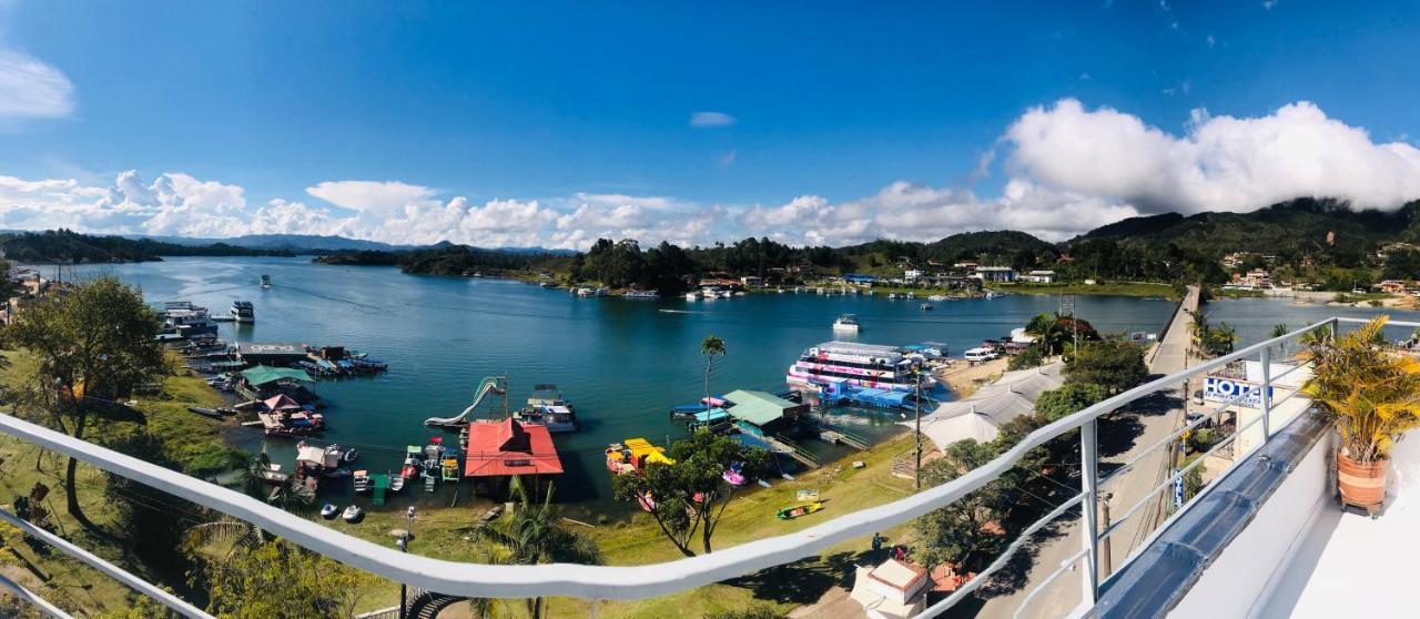 Aptos Vista Al Embalse, Frente Al Lago, Restaurantes, Bares Гуатапе Экстерьер фото